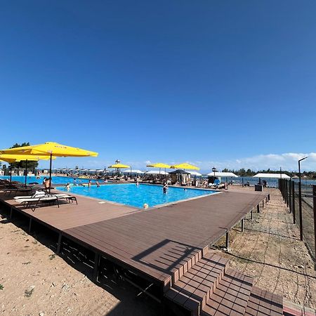 Deluxe Royal Beach Chok-Tal Exteriör bild